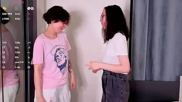 Snapshot of AllisonKierce chatting on April 10, 3:12 am AllisonKierce online show from April 10, 3:12 am