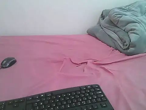 MsLaura24 online show from April 11, 5:01 am