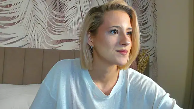 Snapshot of Lizzyvega chatting on April 17, 1:52 am Lizzyvega online show from April 17, 1:52 am
