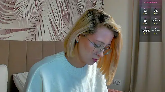 Snapshot of Lizzyvega chatting on May 5, 1:57 am Lizzyvega online show from May 5, 1:57 am