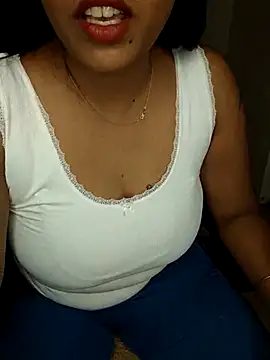 Snapshot of Tamilmoon006 chatting on July 1, 2:51 pm Tamilmoon006 online show from July 1, 2:51 pm