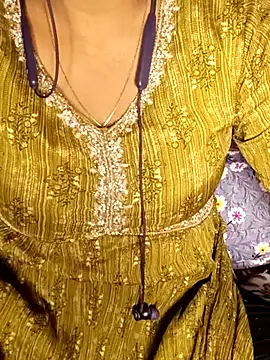 SEXY NOOR01 online show from April 11, 7:24 am