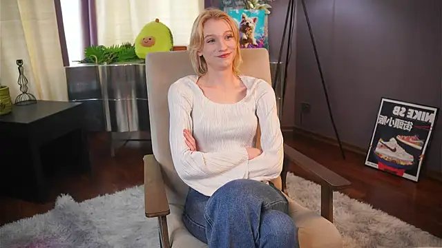 Snapshot of GildaThurgood chatting on April 10, 5:34 am GildaThurgood online show from April 10, 5:34 am