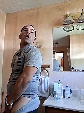 Snapshot of fitguy4u chatting on May 13, 4:48 pm fitguy4u online show from May 13, 4:48 pm