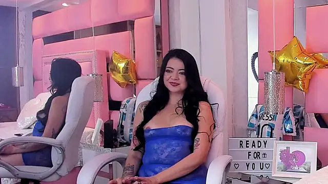 Snapshot of LeilaScott chatting on June 20, 2:47 am LeilaScott online show from June 20, 2:47 am