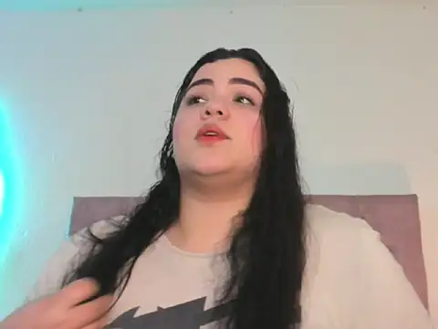 Snapshot of laurenlaine chatting on April 11, 4:11 pm laurenlaine online show from April 11, 4:11 pm