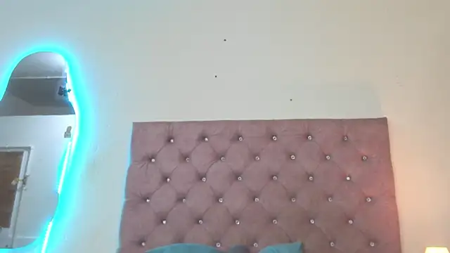Snapshot of laurenlaine chatting on June 7, 2:32 pm laurenlaine online show from June 7, 2:32 pm
