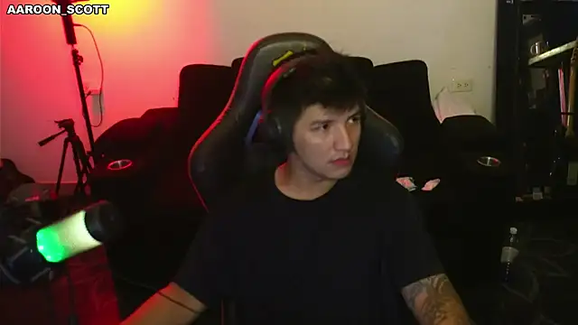 Snapshot of AAROON_SCOTT chatting on April 10, 10:03 pm AAROON SCOTT online show from April 10, 10:03 pm