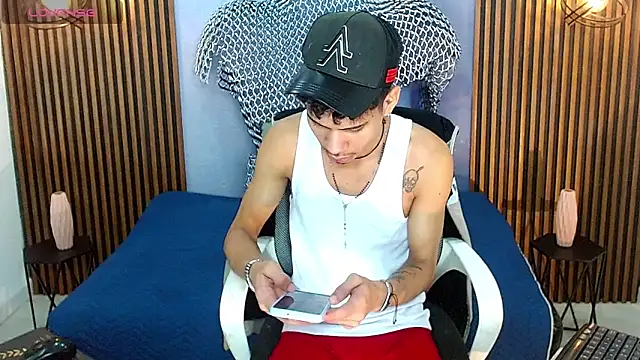 Skinny cute Alyer online show from May 9, 2:50 am
