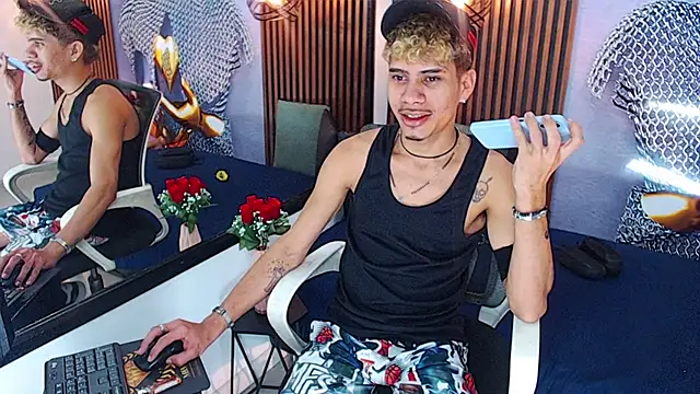 Skinny cute Alyer online show from May 28, 3:04 am