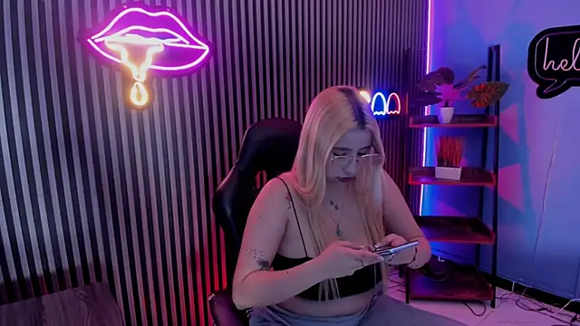 Aliss Taylor1 online show from April 11, 1:15 pm