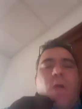 Snapshot of Ismael993A chatting on April 19, 10:47 am Ismael993A online show from April 19, 10:47 am