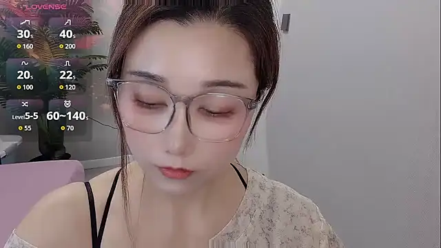 Yunxi- online show from May 8, 1:49 pm