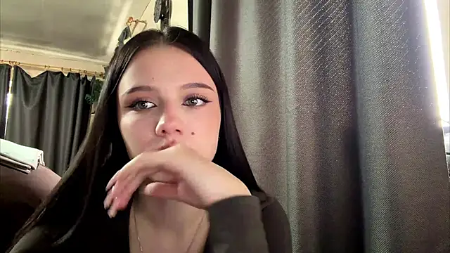 TessGolias online show from April 16, 9:54 am