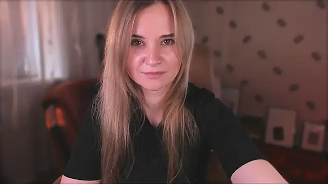 Snapshot of MiaSparkes chatting on July 18, 9:57 am MiaSparkes online show from July 18, 9:57 am