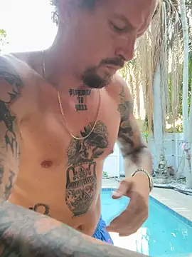 youngwildfreee online show from April 15, 11:16 pm