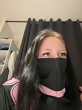 groslolo67 online show from April 13, 6:35 pm