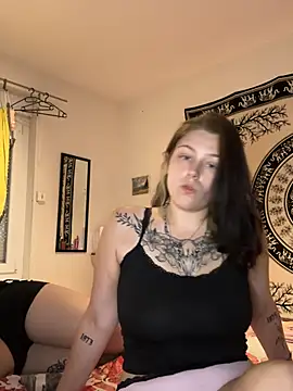 Snapshot of groslolo67 chatting on June 18, 6:12 pm groslolo67 online show from June 18, 6:12 pm