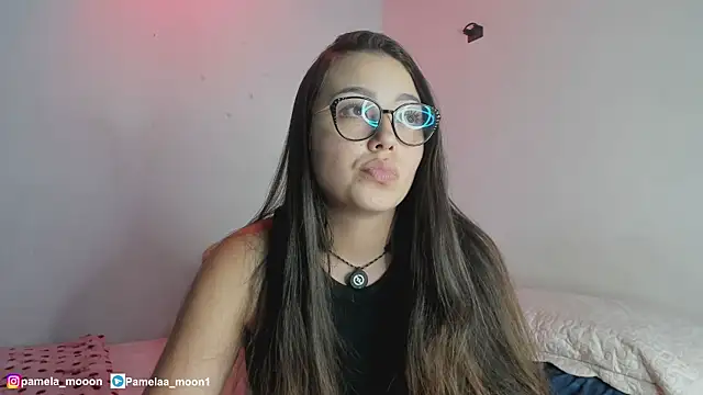 Snapshot of Pamelaa_moon1 chatting on May 29, 3:59 am Pamelaa moon1 online show from May 29, 3:59 am