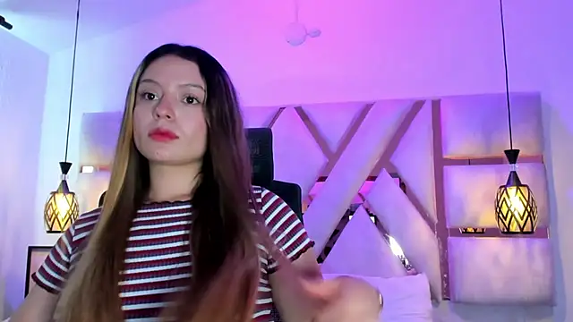 Snapshot of giigii_hadidd chatting on April 22, 7:48 pm giigii hadidd online show from April 22, 7:48 pm