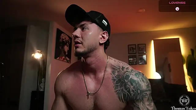Snapshot of Thomas_Falcon1 chatting on May 6, 1:47 am Thomas Falcon1 online show from May 6, 1:47 am