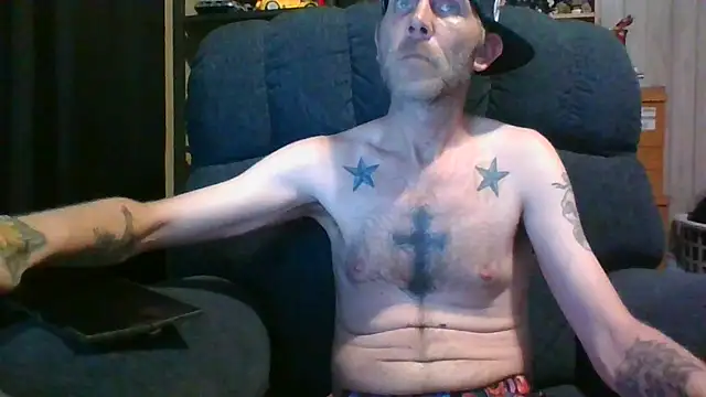 Snapshot of EEYORE86 chatting on April 15, 12:39 am EEYORE86 online show from April 15, 12:39 am