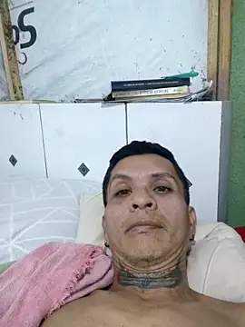 Snapshot of elchamogabotiktok chatting on May 6, 1:14 am elchamogabotiktok online show from May 6, 1:14 am