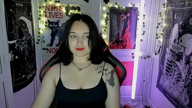 Snapshot of Caroline_cutte chatting on June 22, 6:54 am Caroline cutte online show from June 22, 6:54 am