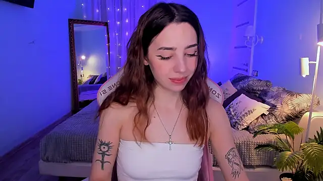 Snapshot of CharliGrace_ chatting on April 15, 8:10 am CharliGrace online show from April 15, 8:10 am