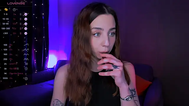 Snapshot of CharliGrace_ chatting on April 23, 9:08 am CharliGrace online show from April 23, 9:08 am