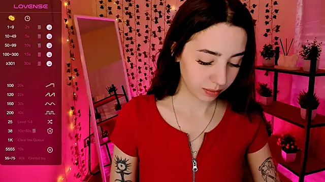 Snapshot of CharliGrace_ chatting on May 2, 8:08 am CharliGrace online show from May 2, 8:08 am
