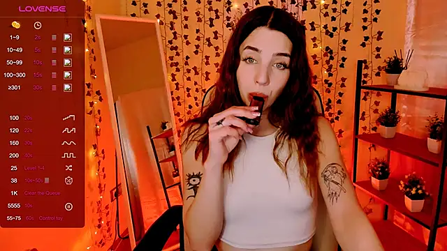 Snapshot of CharliGrace_ chatting on May 5, 8:22 am CharliGrace online show from May 5, 8:22 am