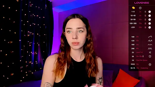 Snapshot of CharliGrace_ chatting on May 6, 8:08 am CharliGrace online show from May 6, 8:08 am