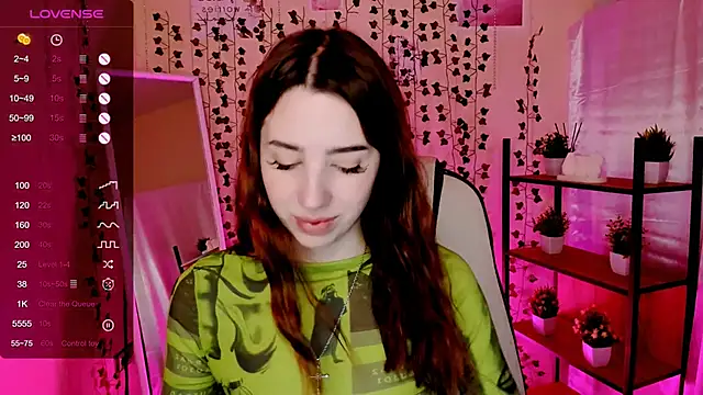 Snapshot of CharliGrace_ chatting on May 8, 6:52 am CharliGrace online show from May 8, 6:52 am