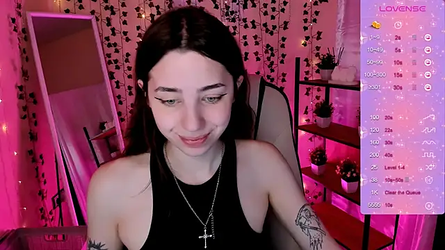 Snapshot of CharliGrace_ chatting on May 17, 7:28 am CharliGrace online show from May 17, 7:28 am