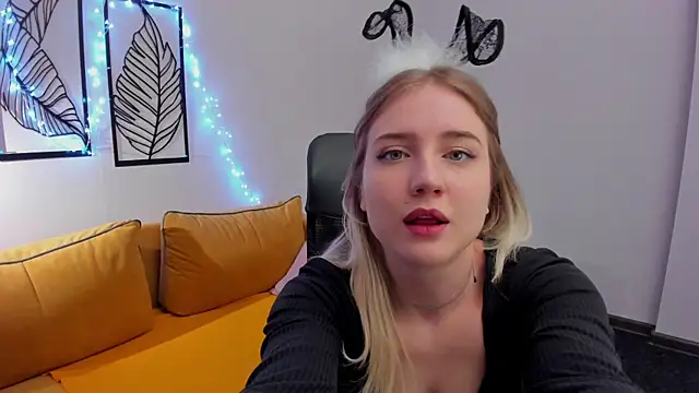 Liacandy  online show from April 18, 1:42 am