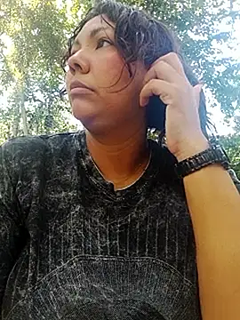 Izel  online show from April 14, 7:20 pm