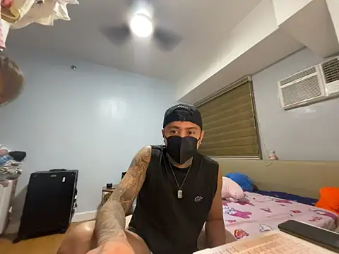 Snapshot of tattoo_hottie chatting on April 12, 5:40 pm tattoo hottie online show from April 12, 5:40 pm