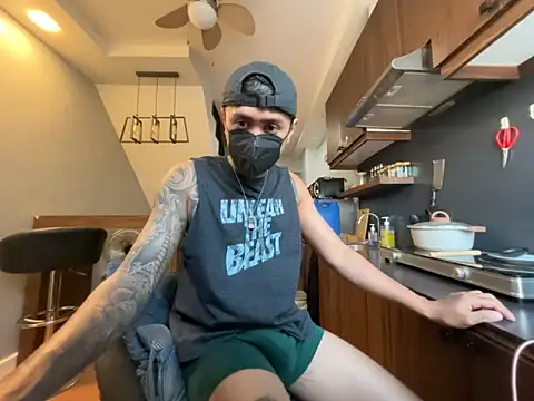 Snapshot of tattoo_hottie chatting on April 16, 9:32 am tattoo hottie online show from April 16, 9:32 am