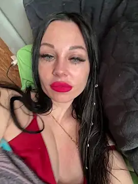 Snapshot of Alenka_ki chatting on May 2, 5:12 am Alenka ki online show from May 2, 5:12 am