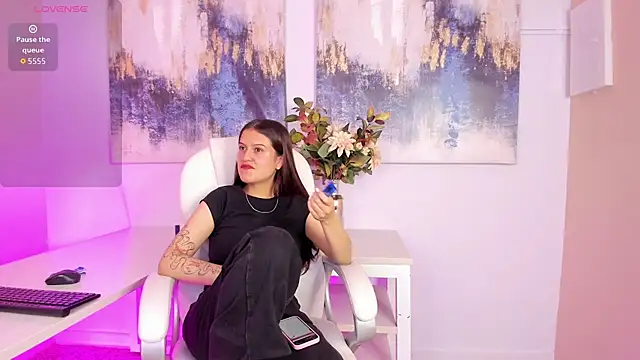 Snapshot of madydoll_ chatting on July 14, 9:20 pm madydoll online show from July 14, 9:20 pm