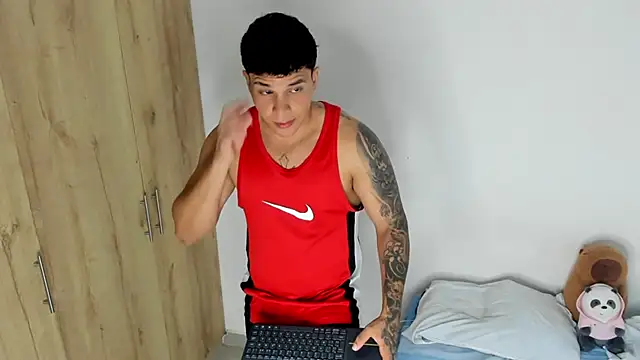 DrakeSmith  online show from April 13, 10:26 pm