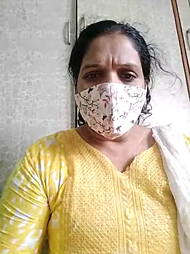 Snapshot of Monika_telugu_queen chatting on April 19, 9:19 am Monika telugu queen online show from April 19, 9:19 am