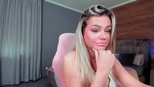 Snapshot of carry_radient chatting on April 15, 2:24 pm carry radient online show from April 15, 2:24 pm