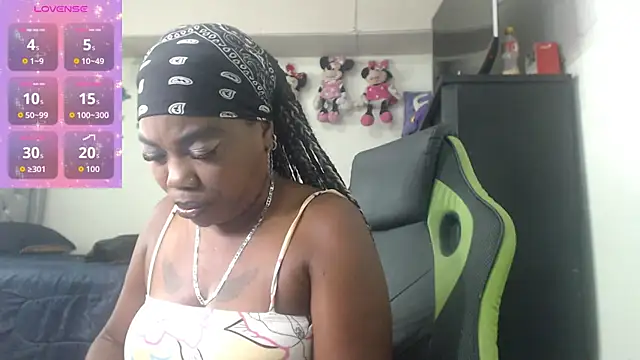 Snapshot of hotbrunettecasandra chatting on October 9, 9:07 am hotbrunettecasandra online show from October 9, 9:07 am