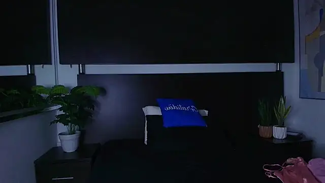 Scarlet  noir online show from April 16, 12:39 pm