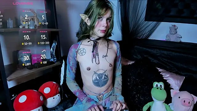 Snapshot of Lucy_Jade chatting on June 11, 9:13 pm Lucy Jade online show from June 11, 9:13 pm
