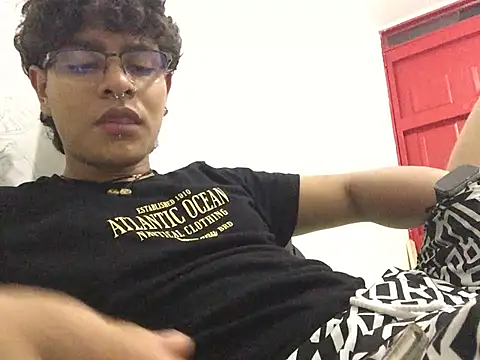 Snapshot of xhecho_uzumaki chatting on June 13, 5:05 am xhecho uzumaki online show from June 13, 5:05 am