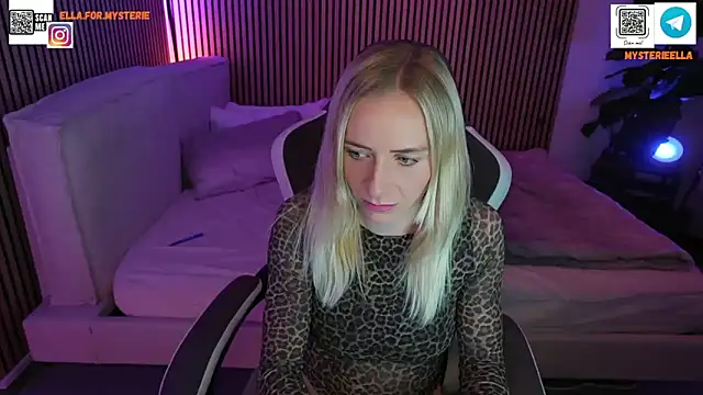 Snapshot of Ella_Mysterie chatting on May 2, 8:36 pm Ella Mysterie online show from May 2, 8:36 pm