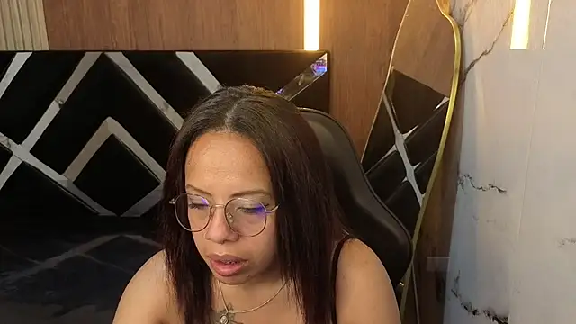 Snapshot of valerytp chatting on July 1, 7:35 pm valerytp online show from July 1, 7:35 pm